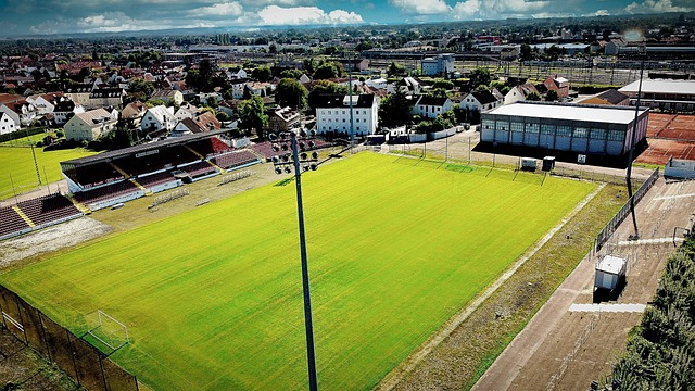 主优化词：塞维利亚客场几百强敌，表现出色